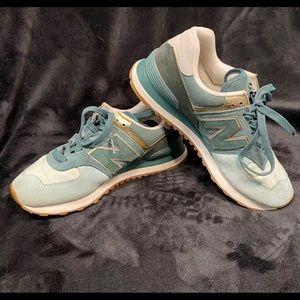 Blue NEW BALANCE 574 great condition women size 8.5